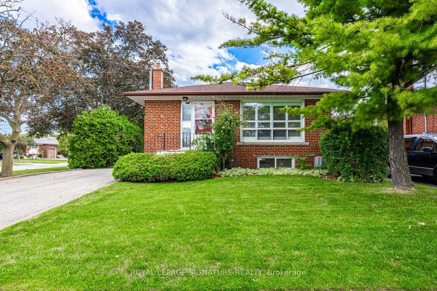 19 Brian Avenue, Toronto E04, ON M1R 3J1