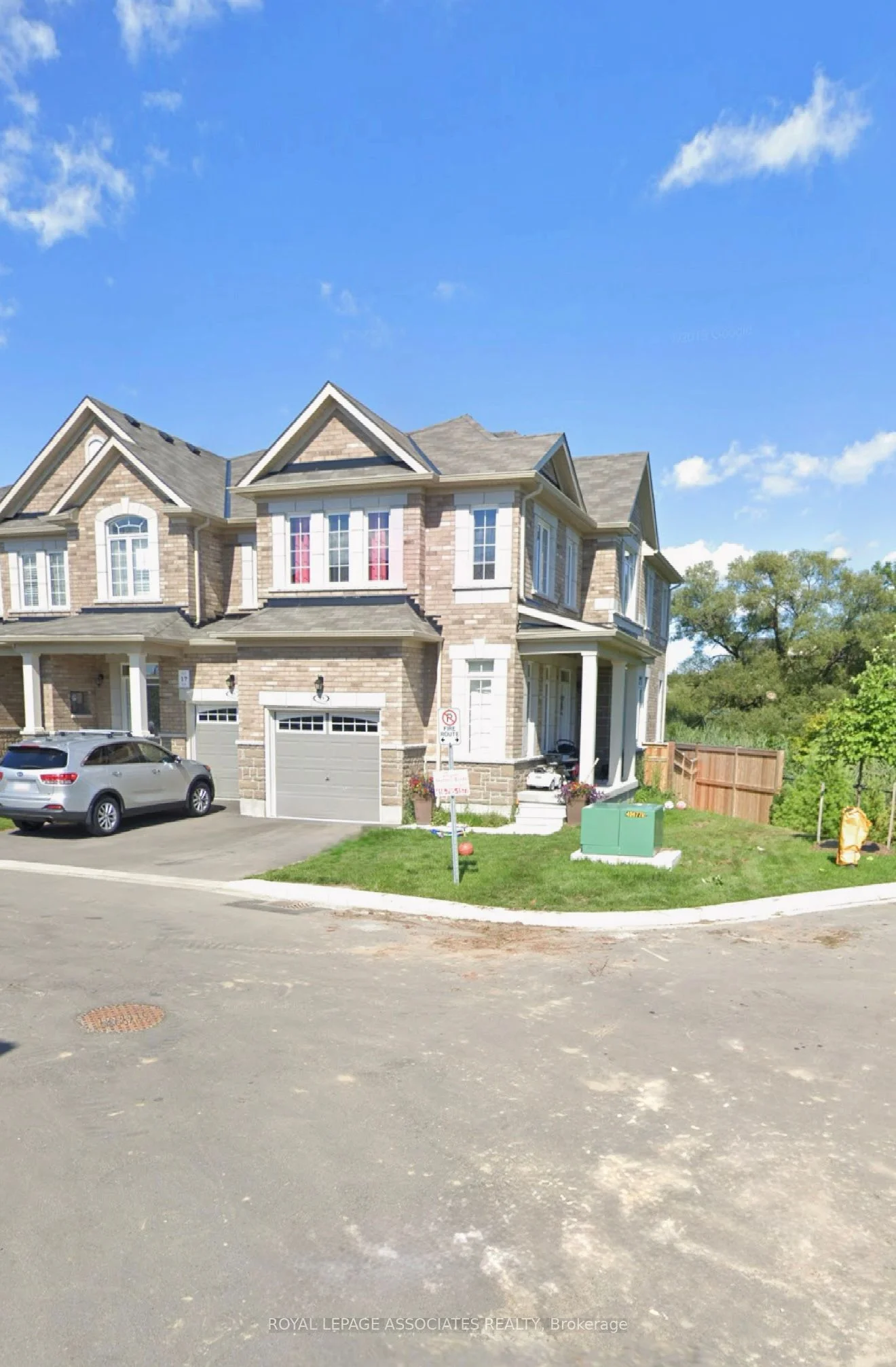 Att/Row/Townhouse in Ajax