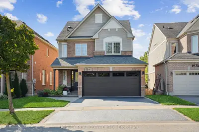 Detached in Whitby