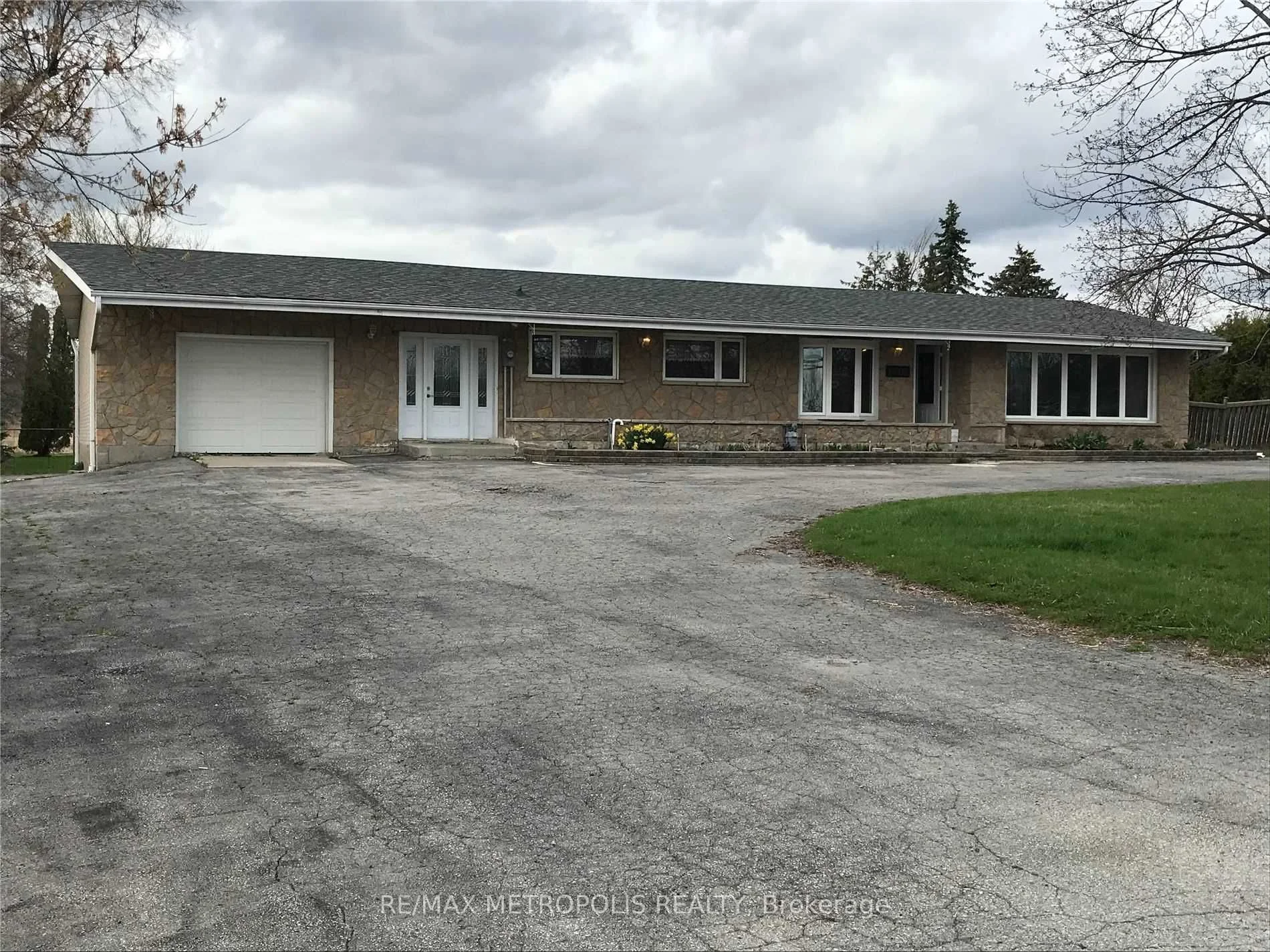 1602 Taunton Road E, Clarington, ON L0B 1J0