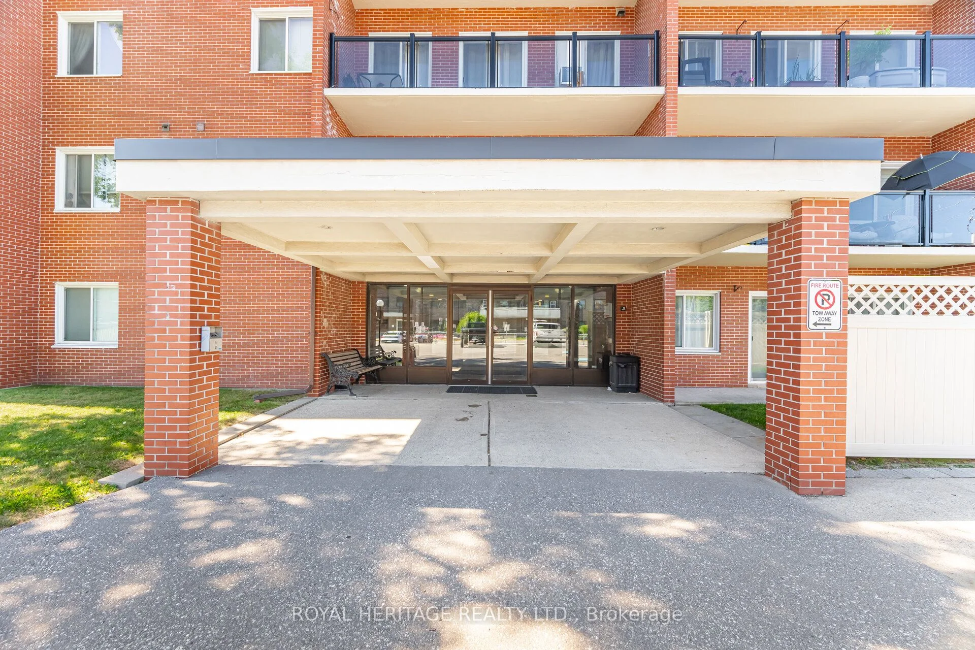 131 Taunton Road E 304, Oshawa, ON L1G 3T8