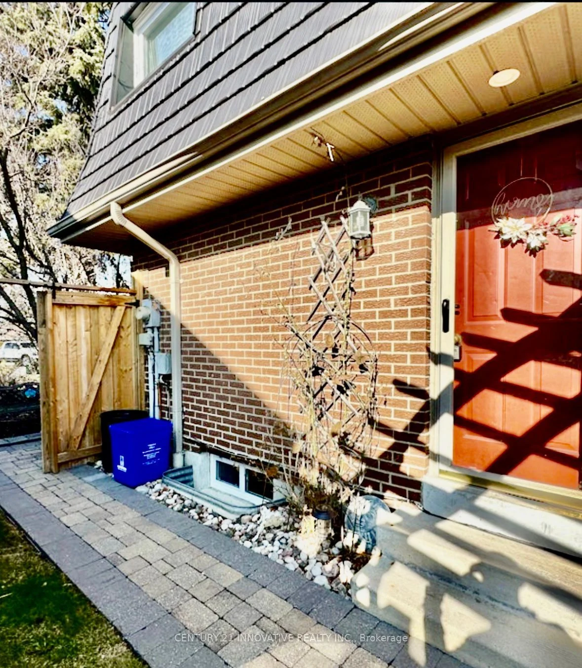 24 Cardiff Court, Whitby, ON L1N 5N9