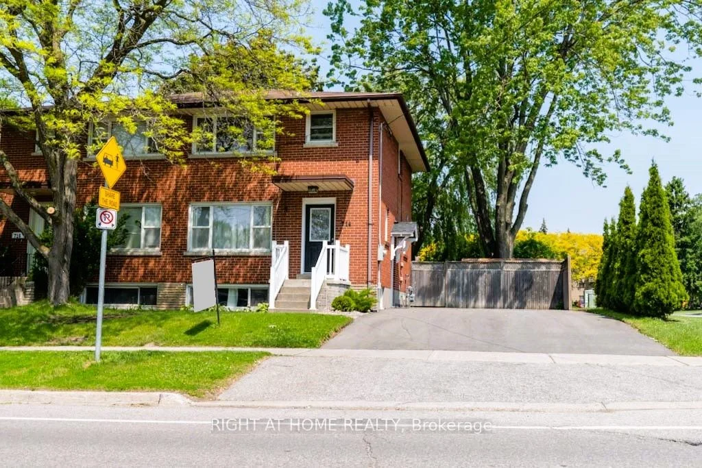 714 Dunlop Street W (UPPER), Whitby, ON L1N 1V6
