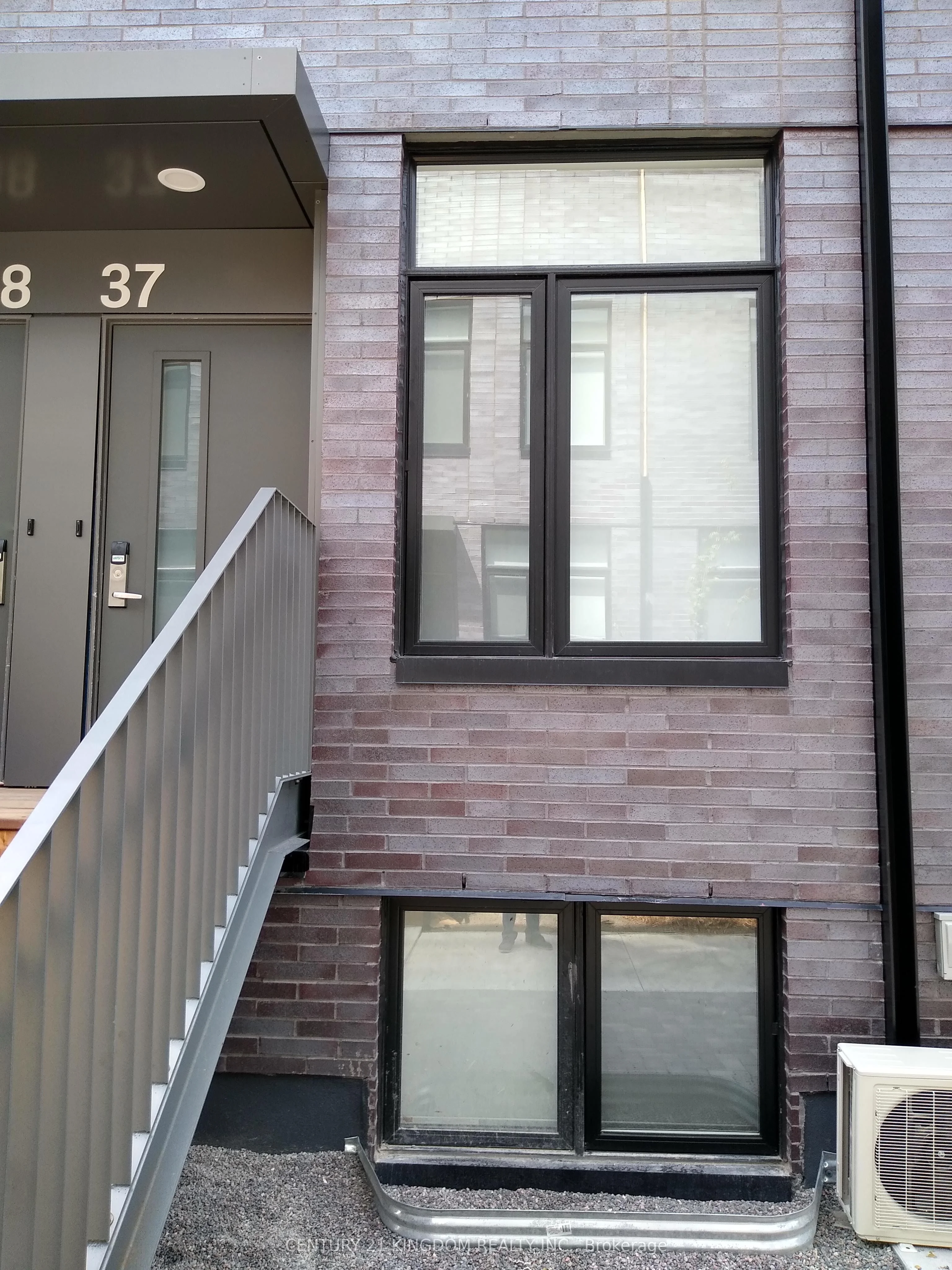 1740 Simcoe Street N 37, Oshawa, ON L1G 4X9
