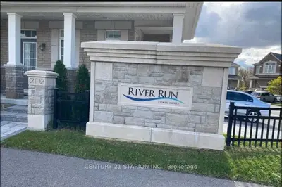 Att/Row/Townhouse in Ajax