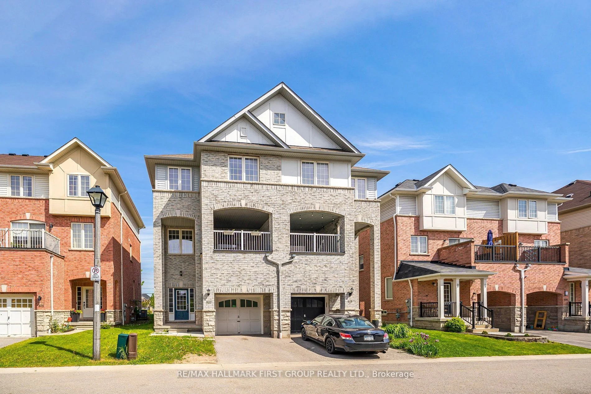 527 Rossland Road E, Ajax, ON L1T 4S1