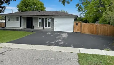 Detached in Whitby