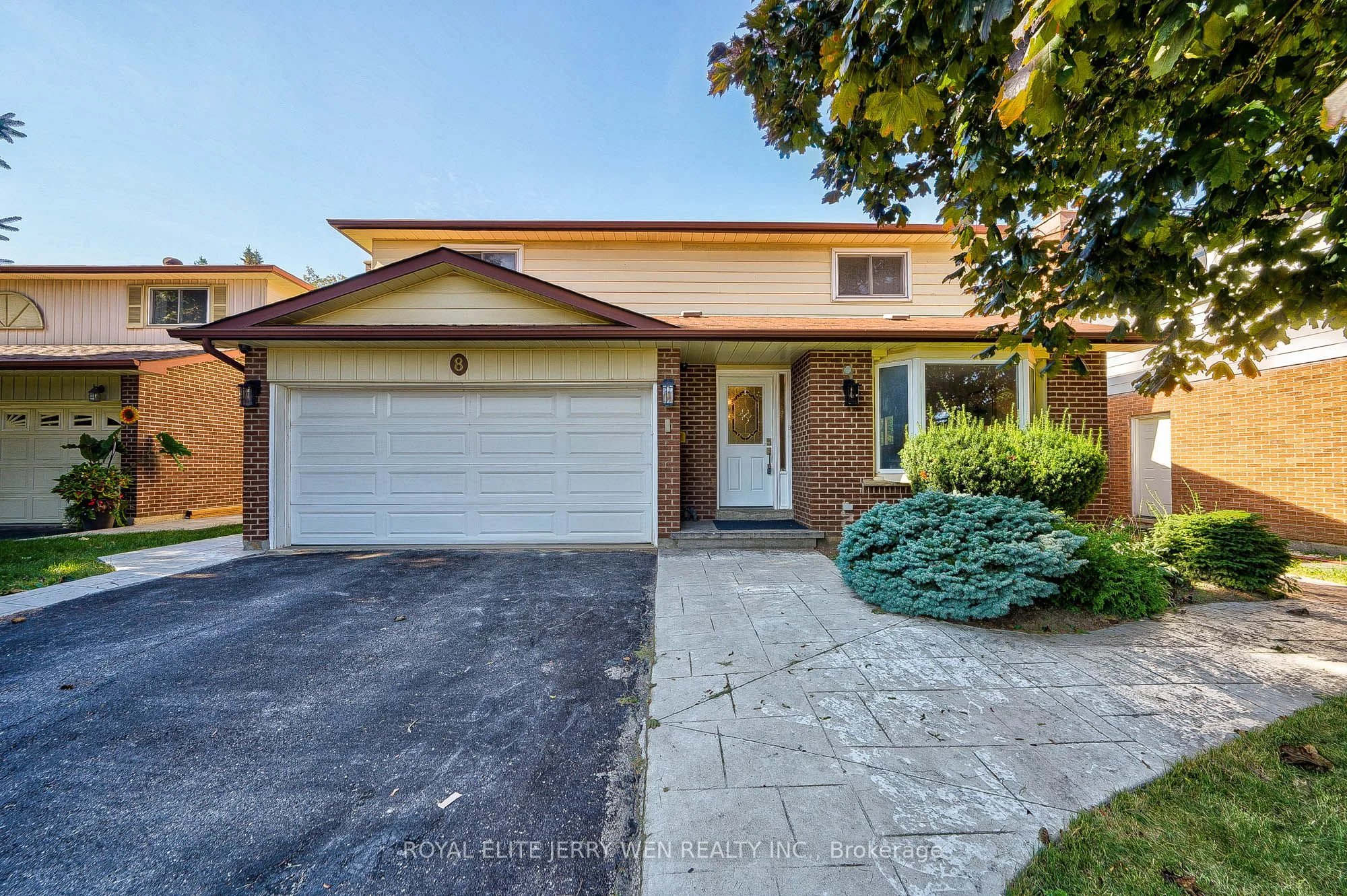 8 Deerfield Court, Whitby, ON L1N 5V1