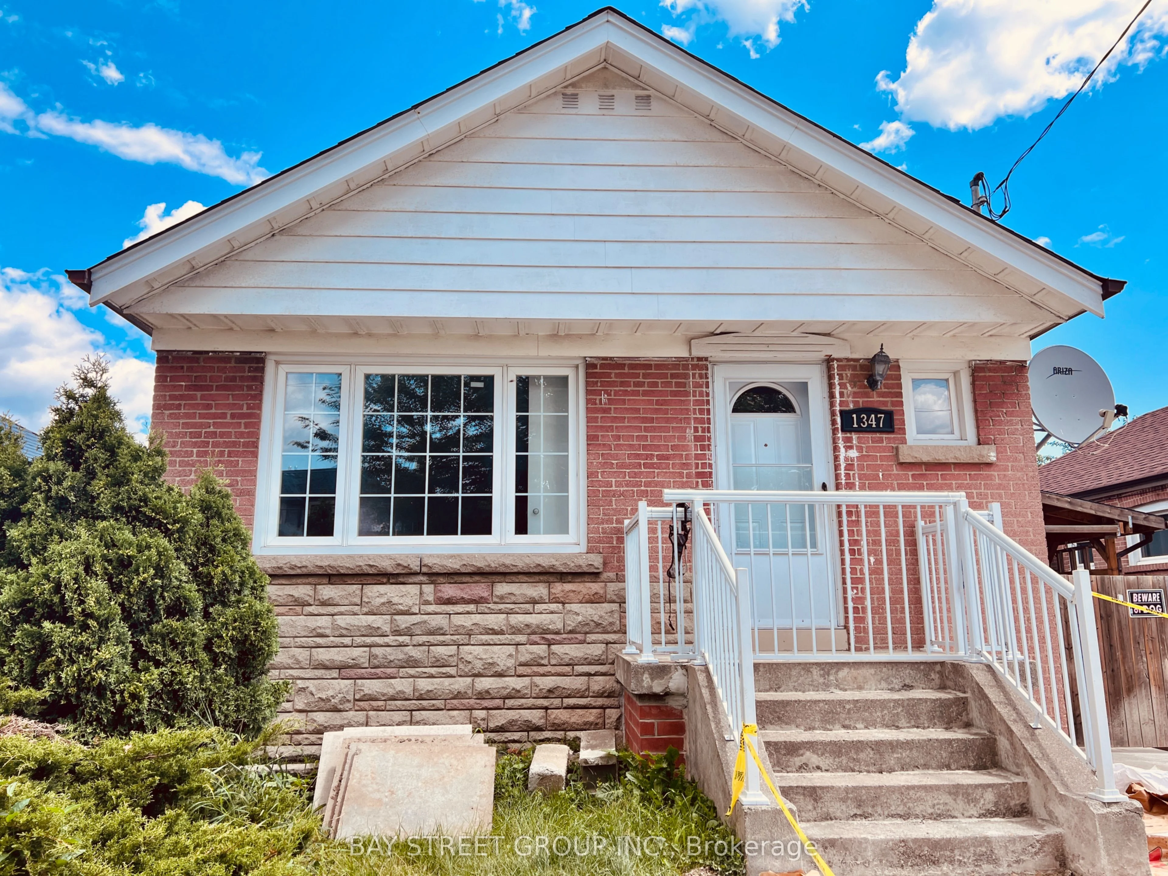 1347 Victoria Pk Avenue Main, Toronto E04, ON M4B 2L5