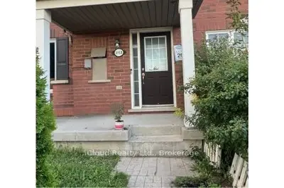 Att/Row/Townhouse in Toronto