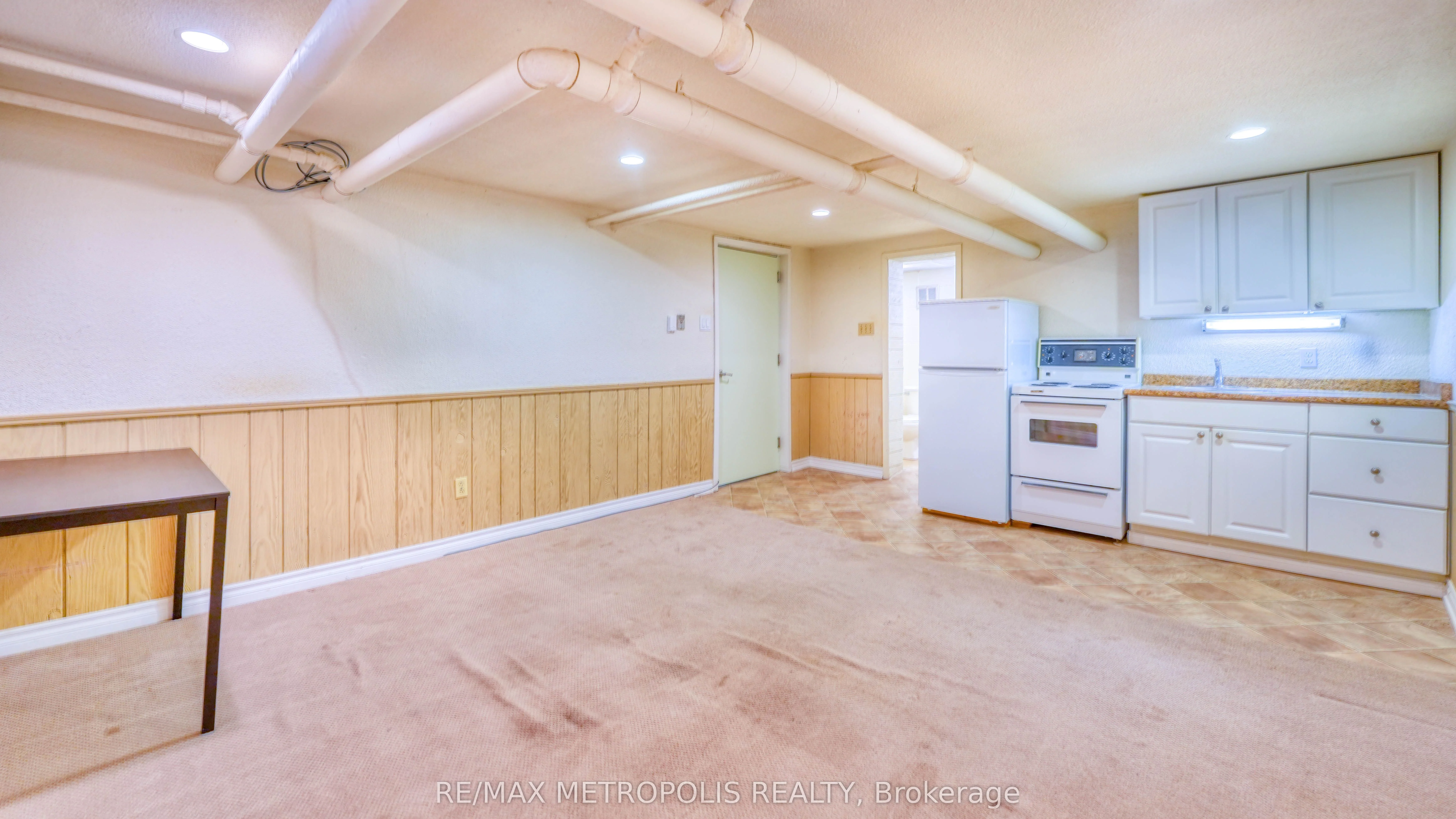 1110 Simcoe Street S Basement #6, Oshawa, ON L1H 4L8