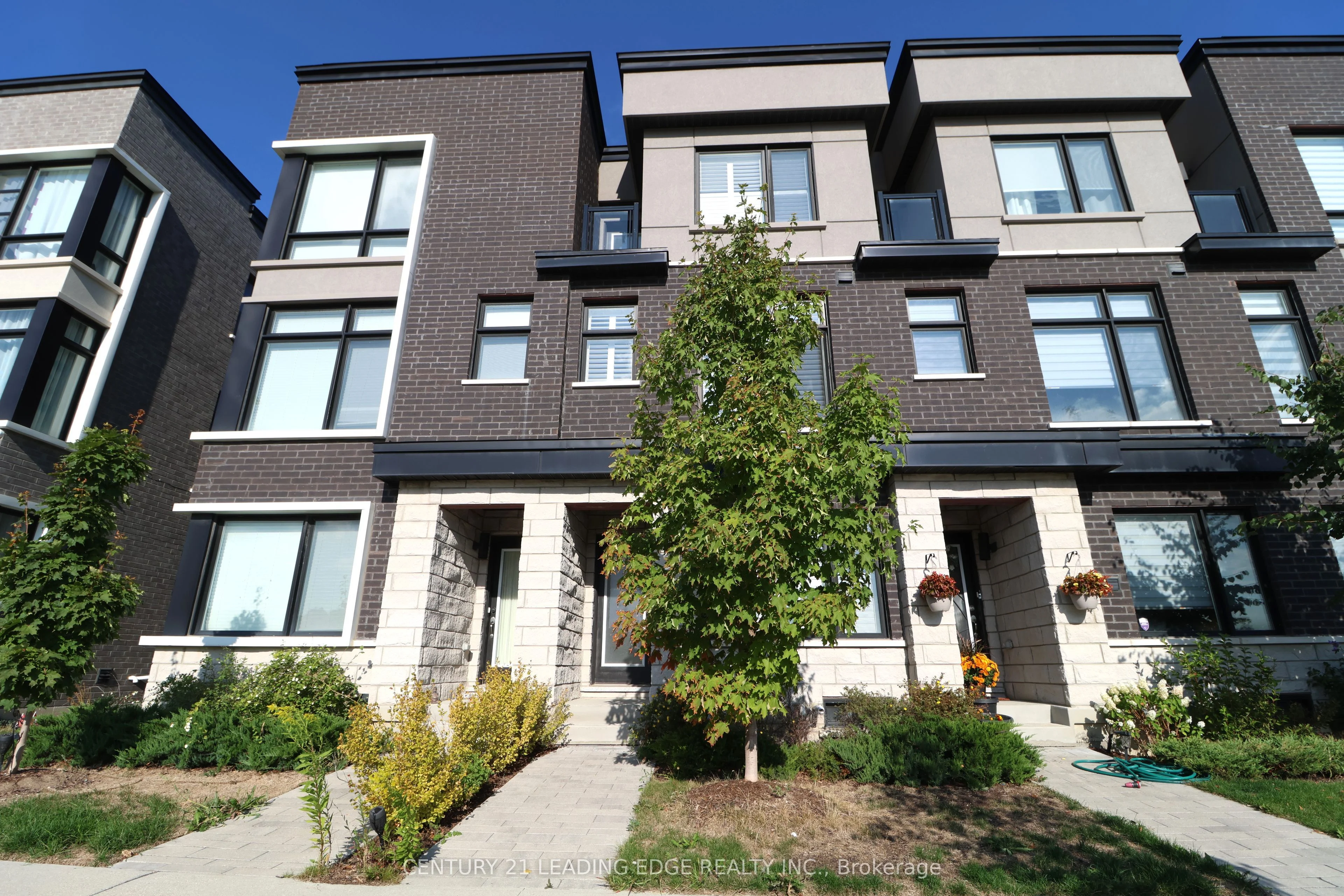 Att/Row/Townhouse in Pickering