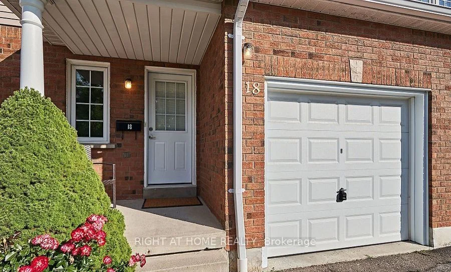 10 Bassett Boulevard 18, Whitby, ON L1N 9C3