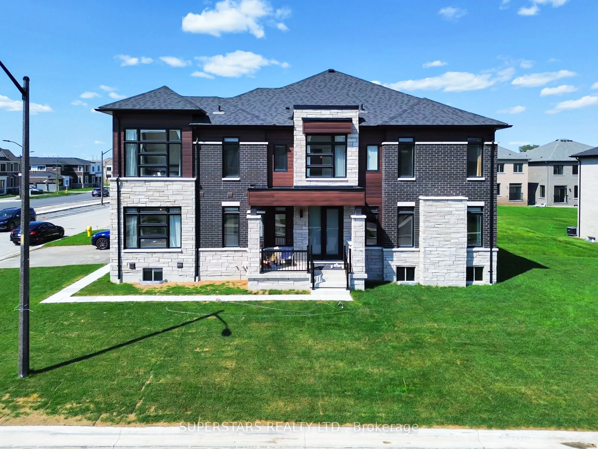 114 Armilia Place, Whitby, ON L1P 0P7