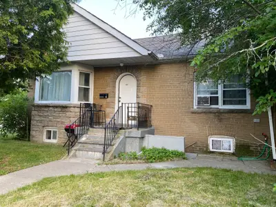 Triplex in Toronto