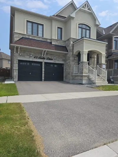 Detached in Whitby