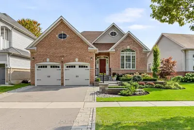 Detached in Whitby