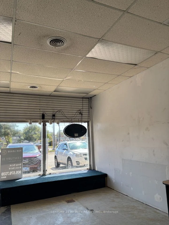 30 taunton Road E 2, Oshawa, ON L1G 3T7