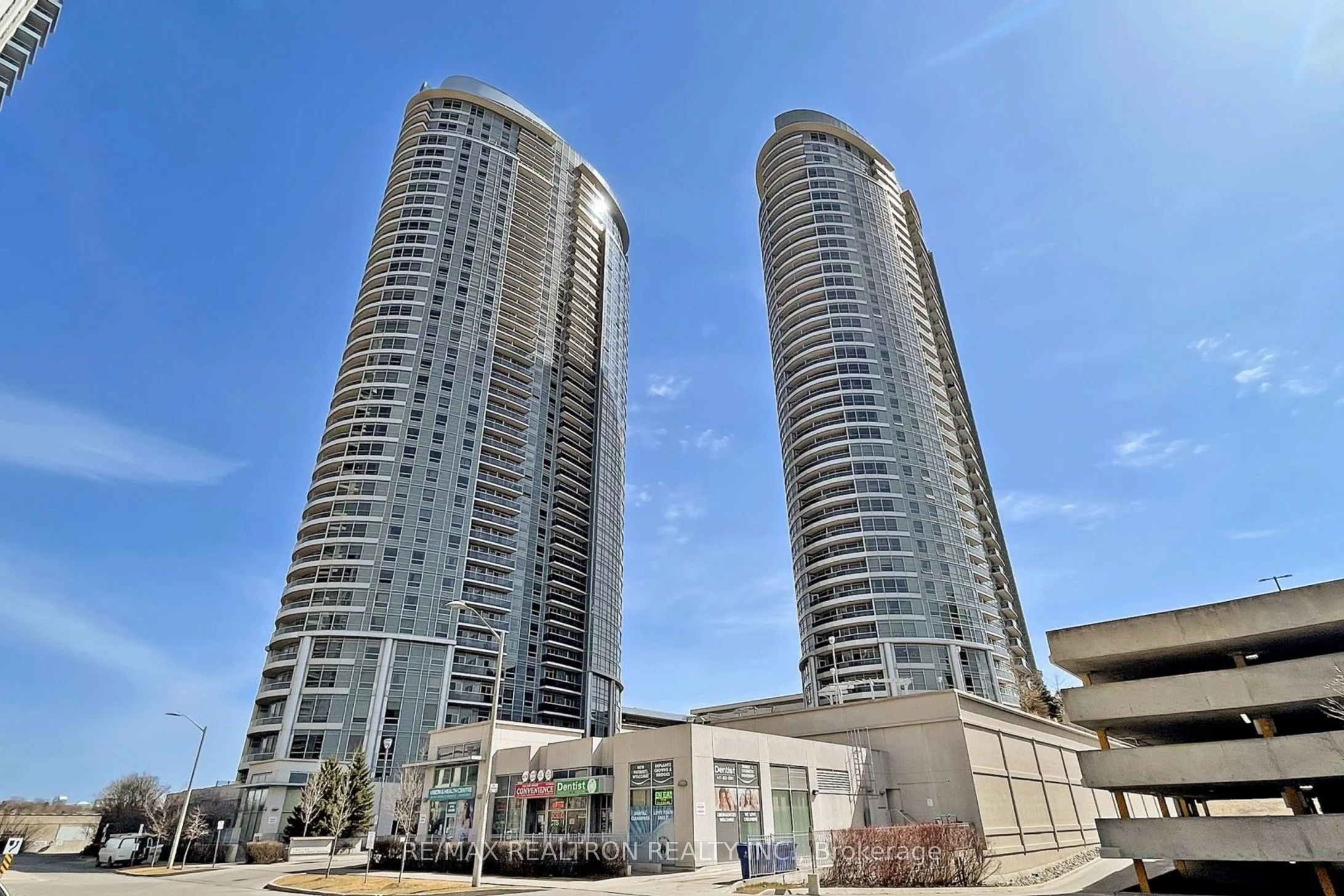 125 Village Green Square 911, Toronto E07, ON M1S 0G3