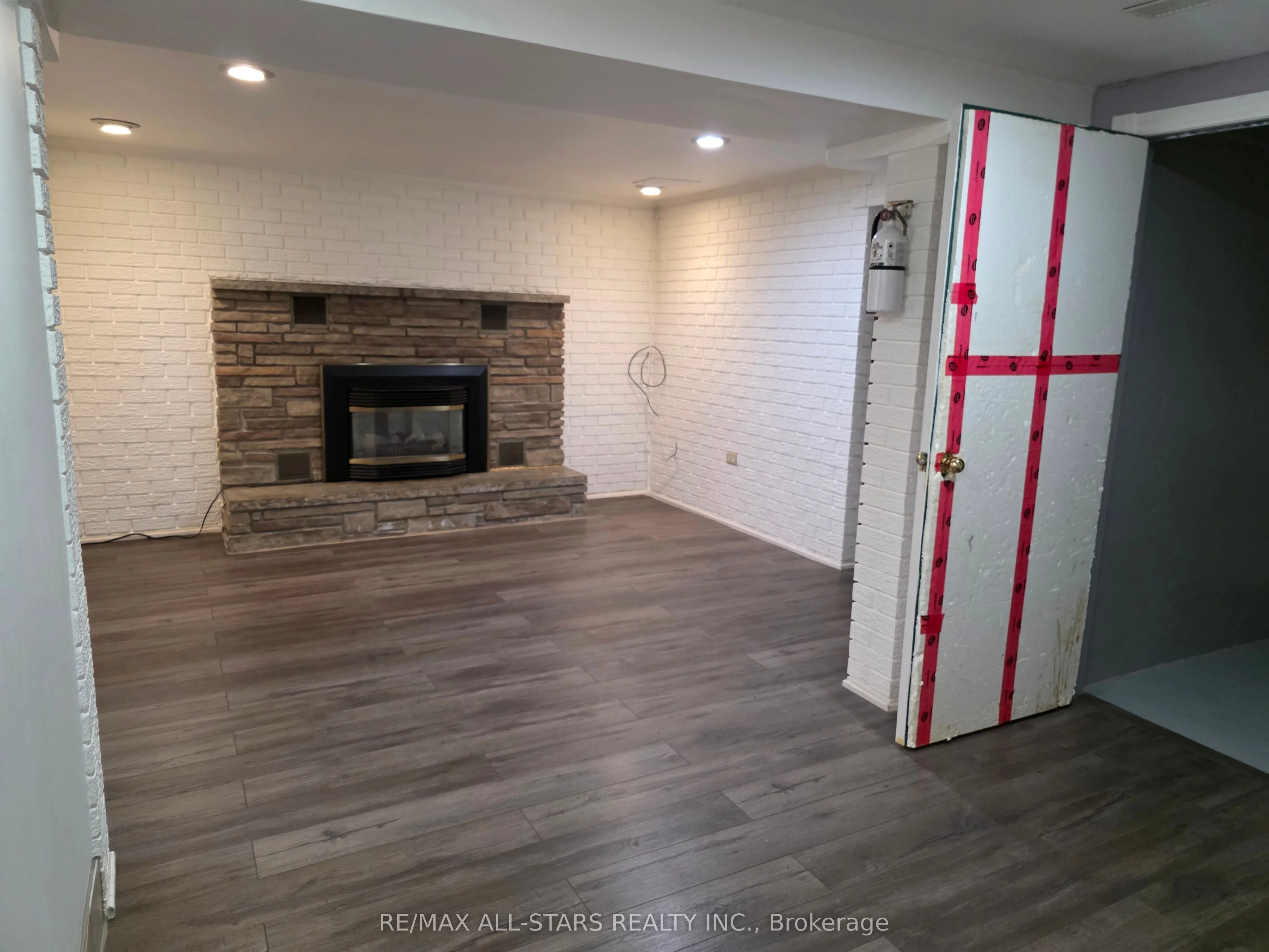 221 Elgin Street W, Oshawa, ON L1J 2N9
