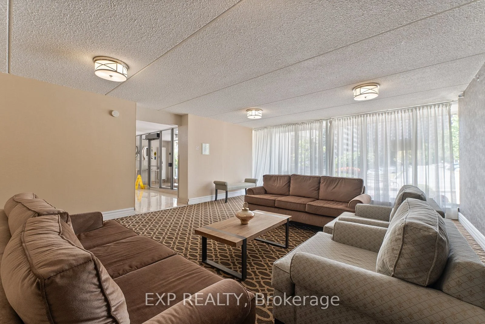 2 Glamorgan Avenue 612, Toronto E04, ON M1P 2M8