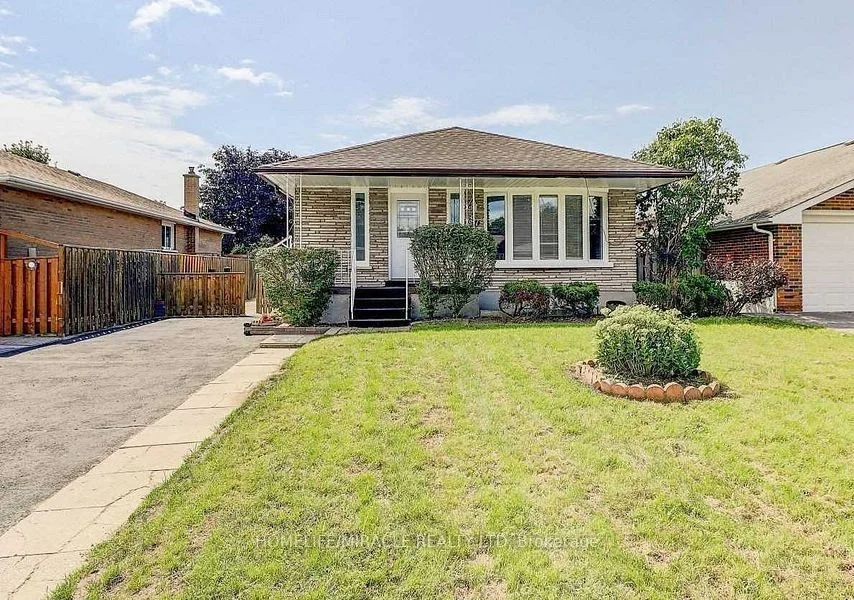 57 Iroquois Avenue, Oshawa, ON L1G 3X2