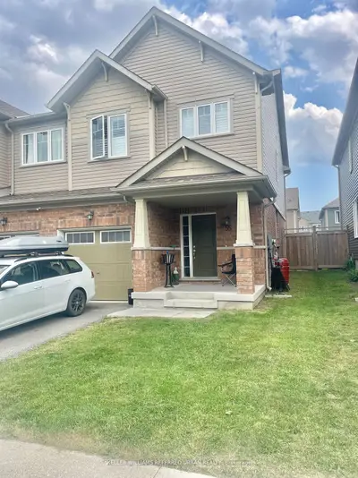 Att/Row/Townhouse in Oshawa