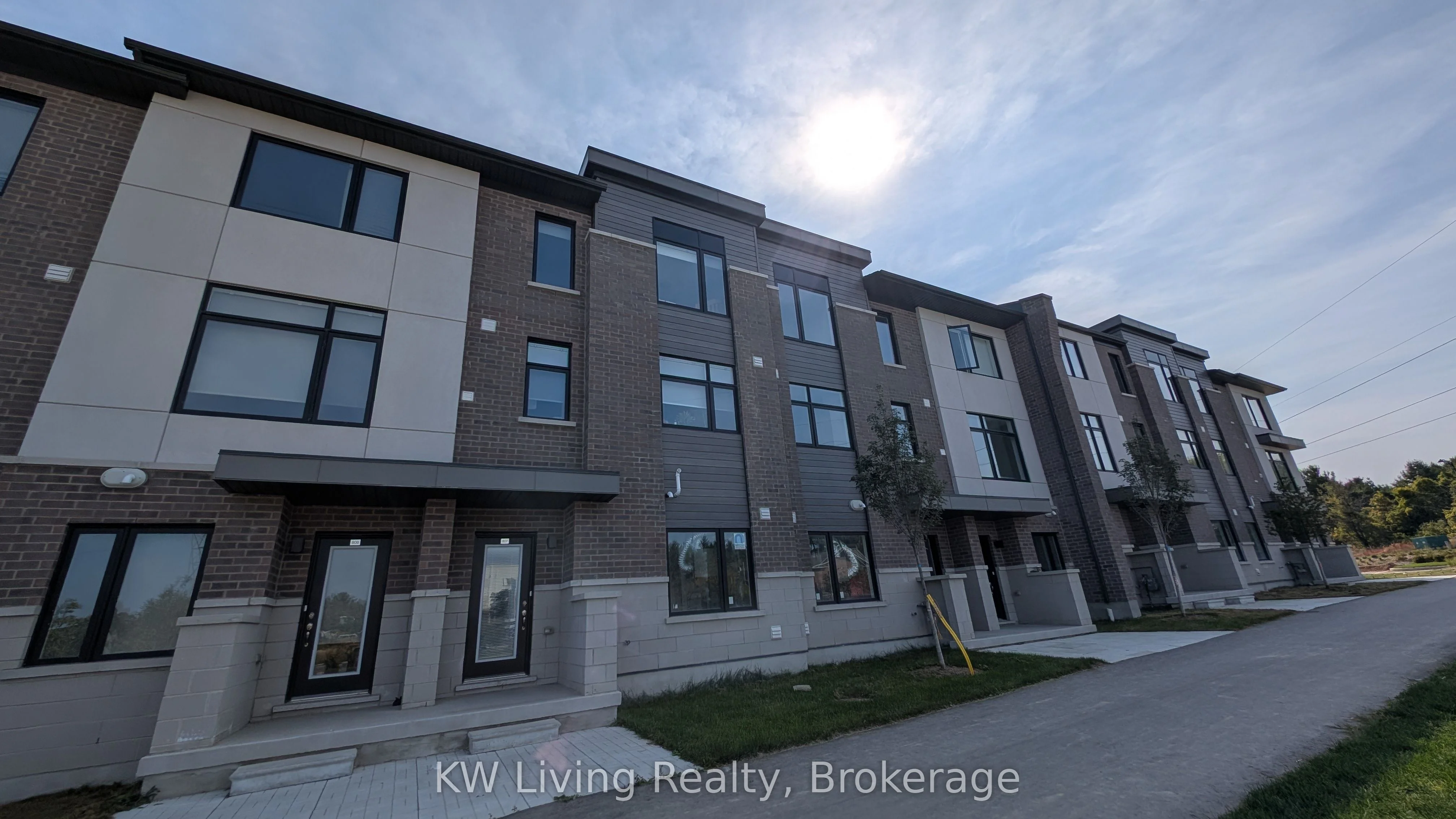 1695 Dersan Street 806, Pickering, ON L1X 0S9