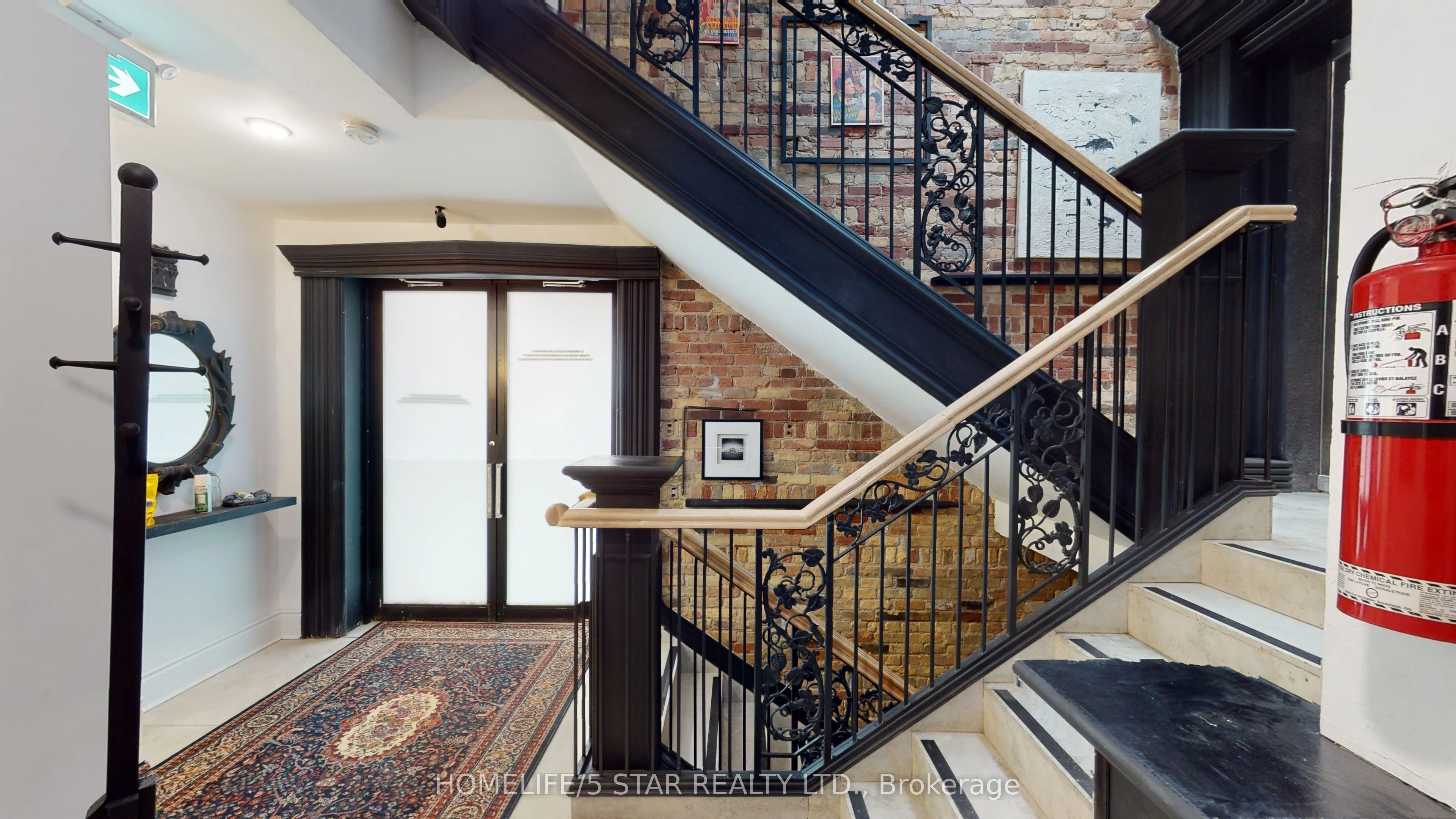 1152 Gerrard Street E Unit 205, Toronto E01, ON M4L 1Y2