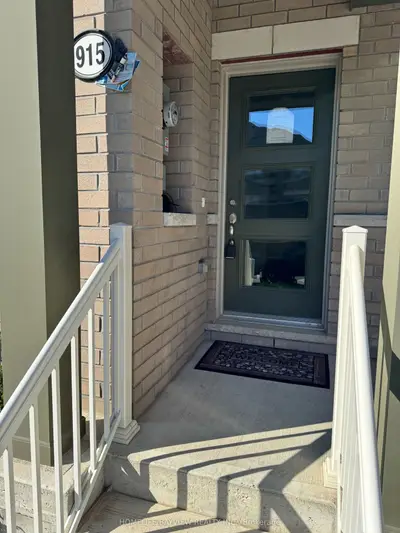 Att/Row/Townhouse in Pickering