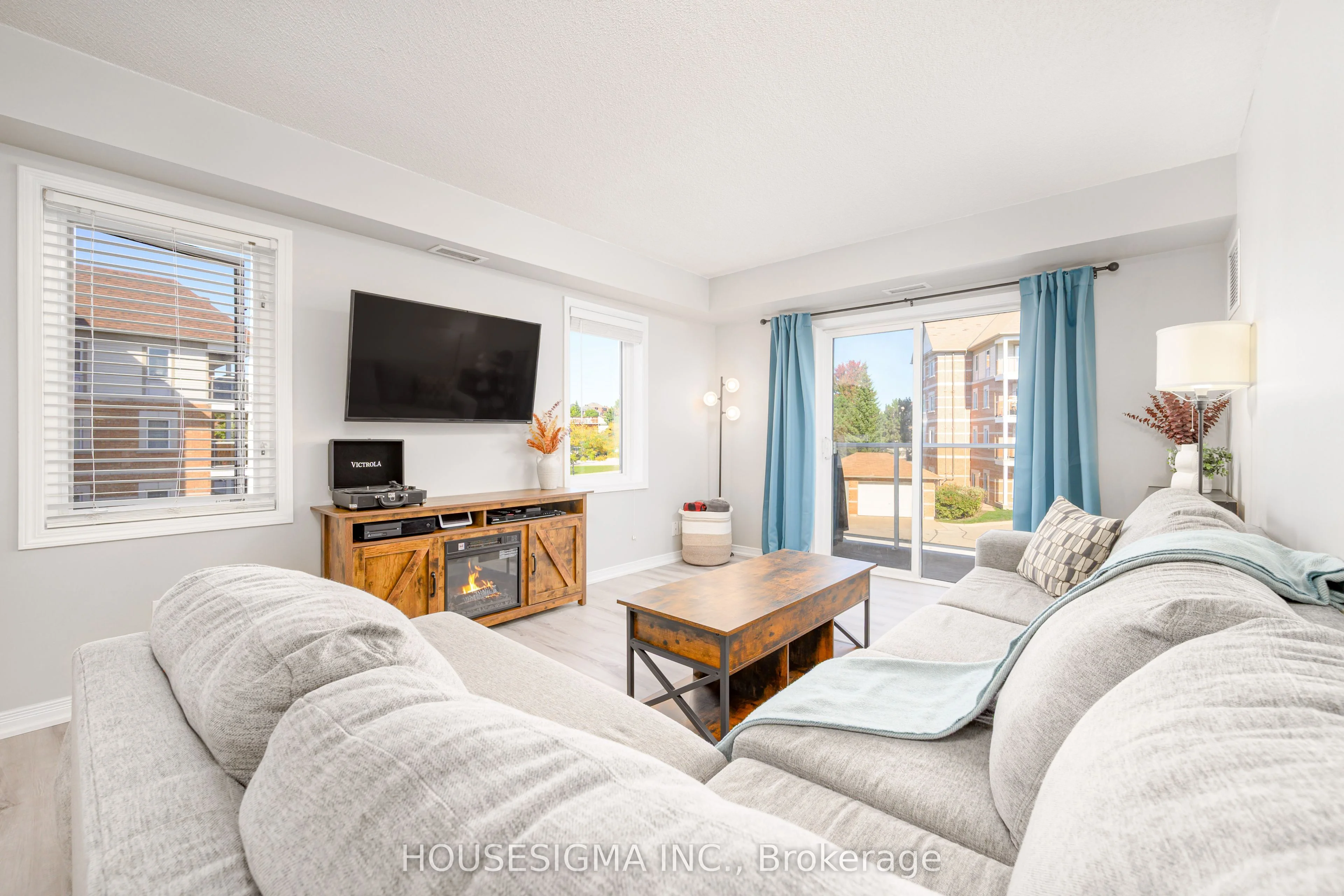136 Aspen Springs Drive 206, Clarington, ON L1C 0H2