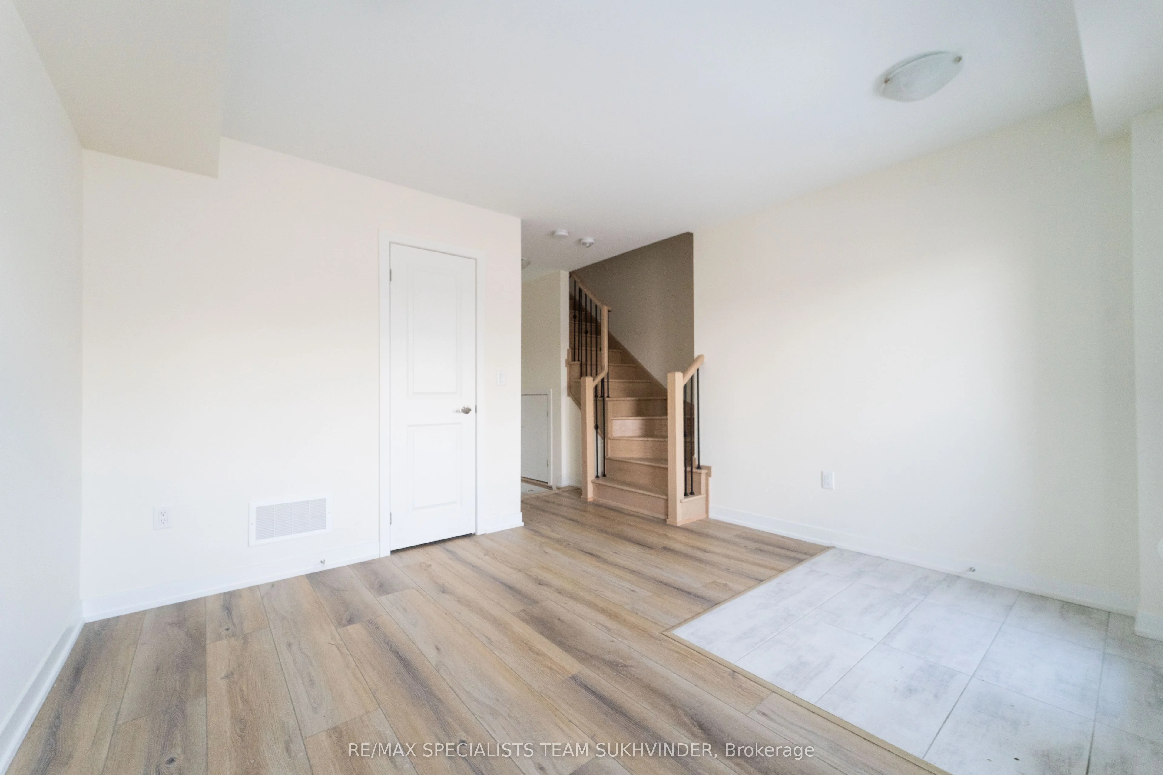 1695 Dersan Street 808, Pickering, On L1v 2p8