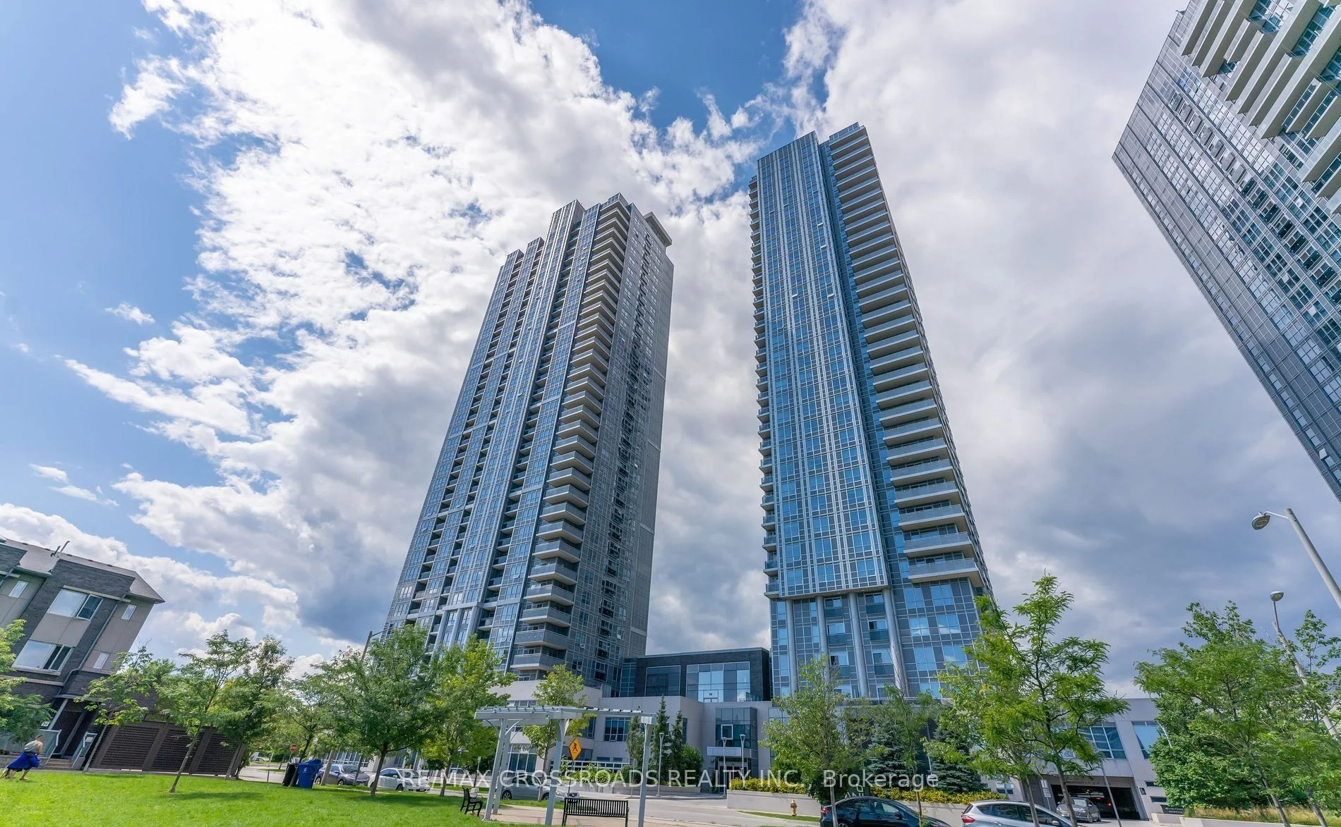 275 Village Green Square 1722, Toronto E07, ON M1S 0L8