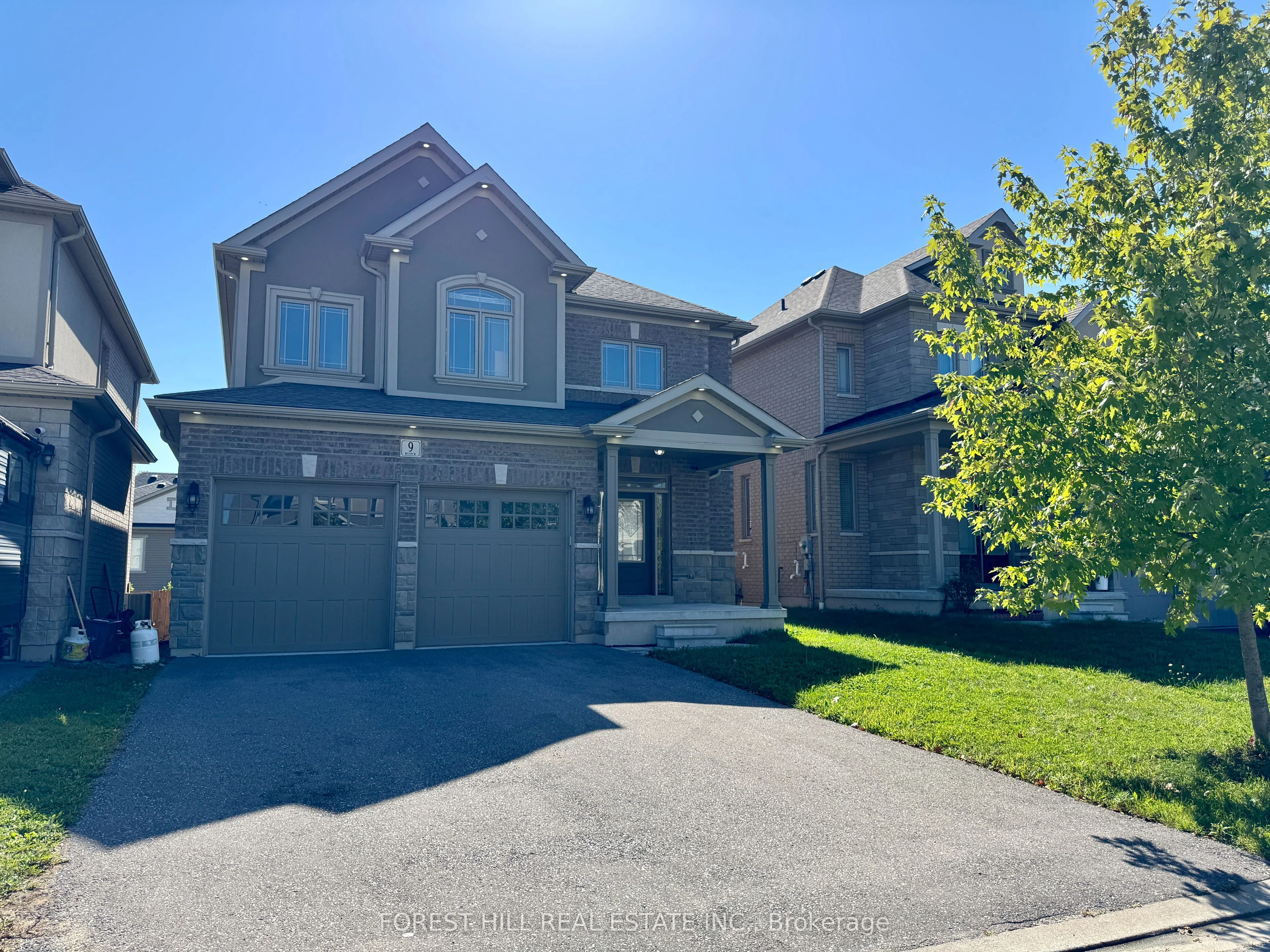 9 Savanna Court, Whitby, ON L1R 0N4
