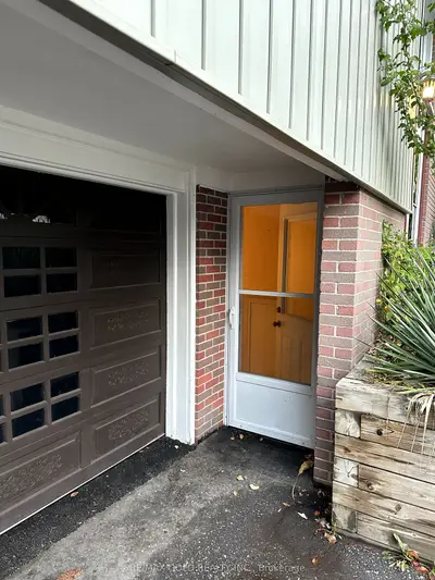 Detached in Whitby