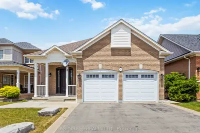 Detached in Whitby
