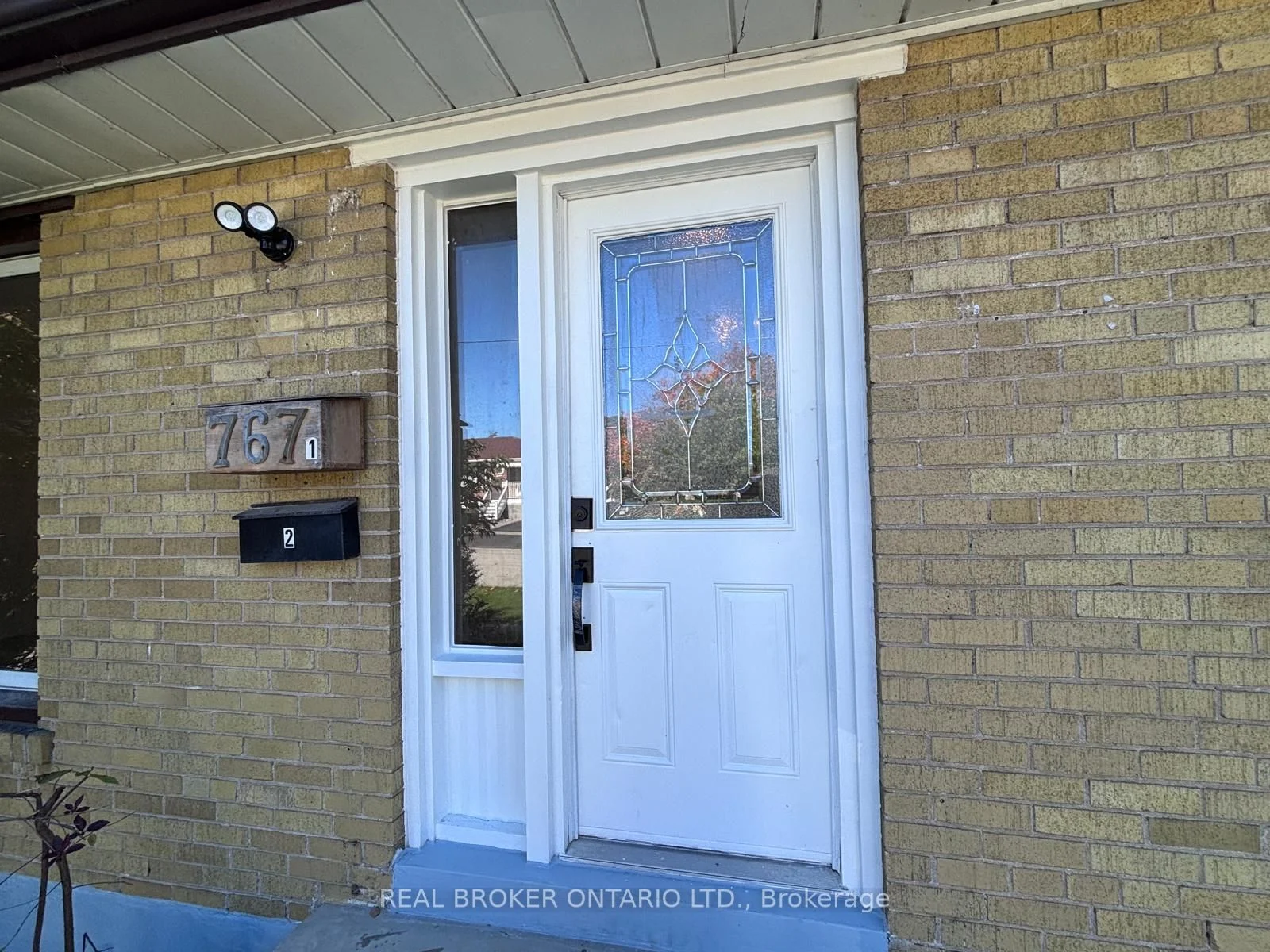 767 Gaspe Avenue MAIN, Oshawa, ON L1J 1C8
