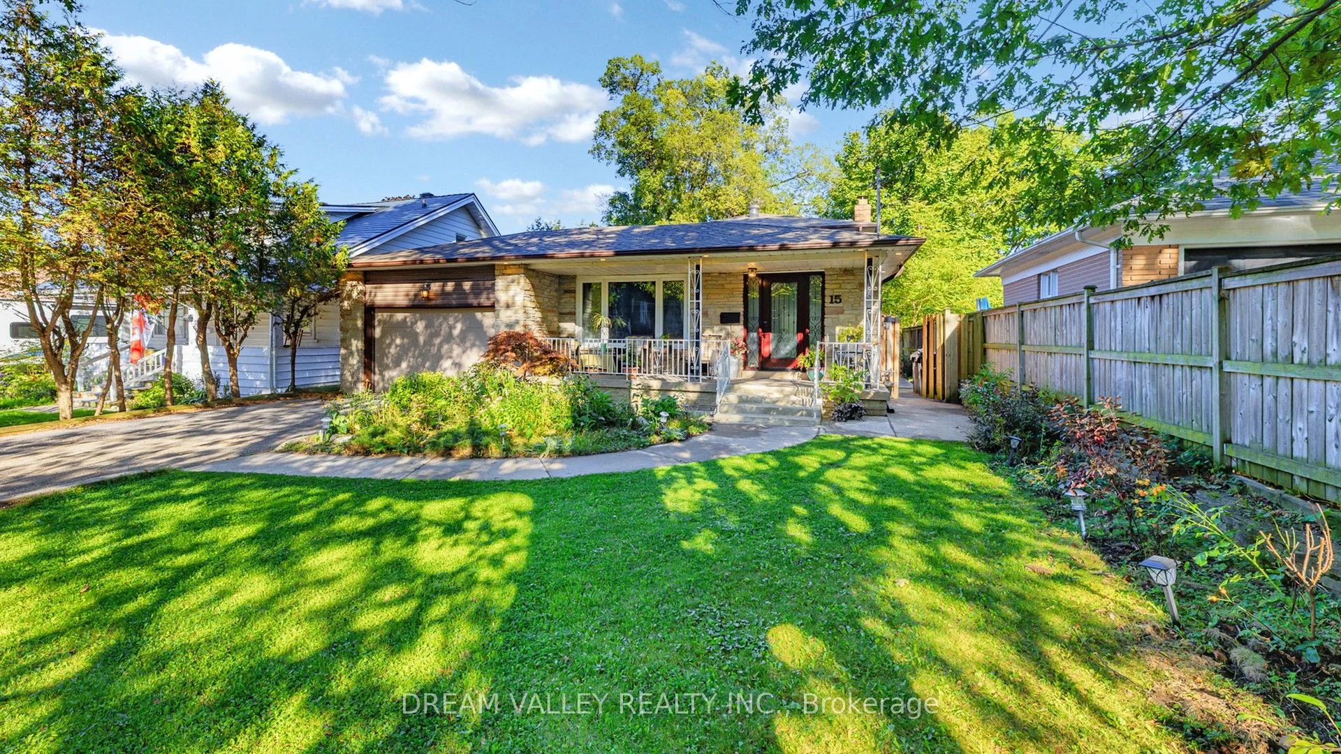 15 Scarborough Golf Club Road, Toronto E08, ON M1M 3C6
