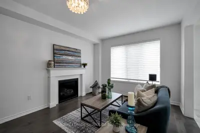 Detached in Whitby