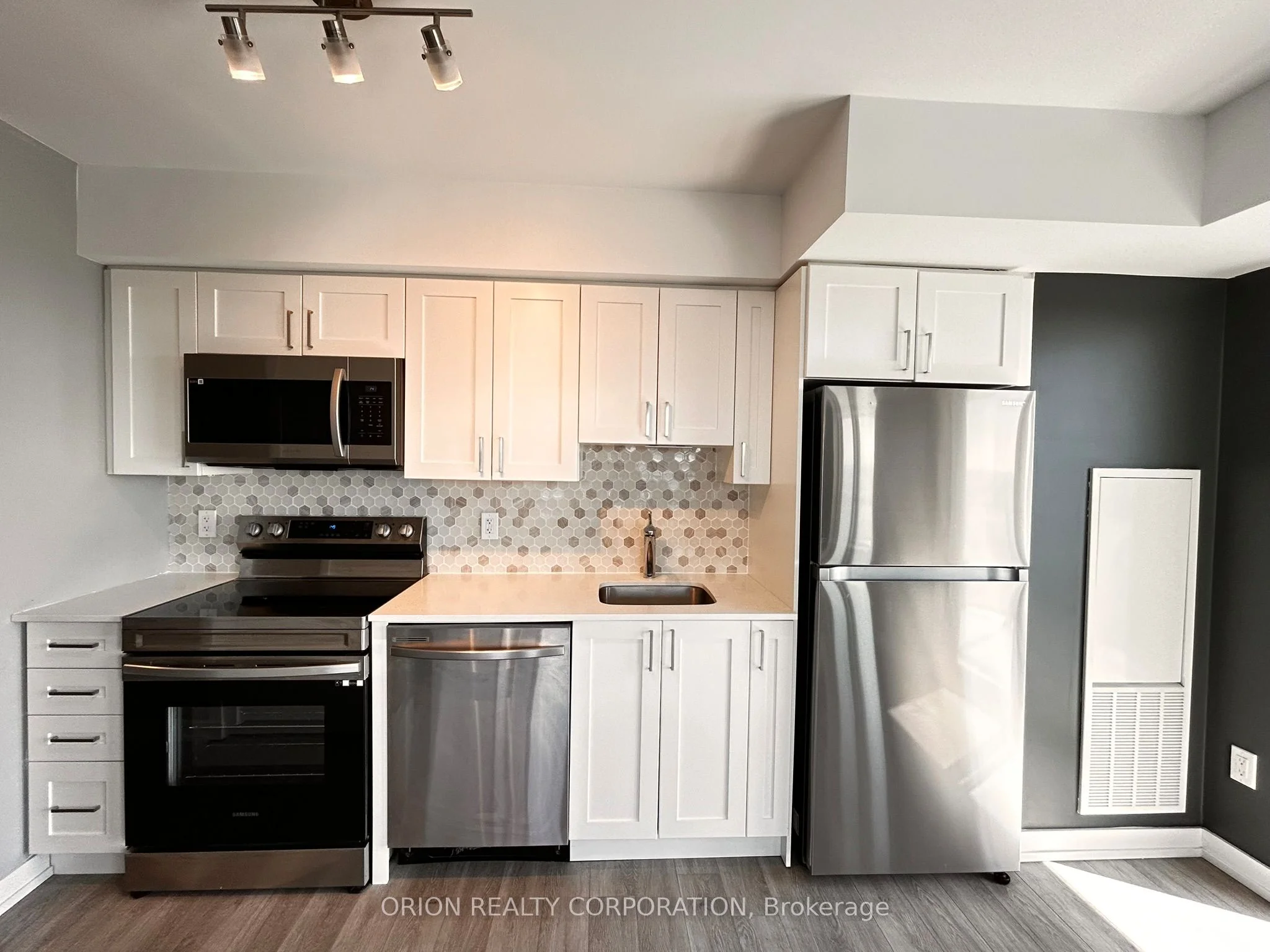 1480 Bayly Street 1414, Pickering, ON L1W 1L8