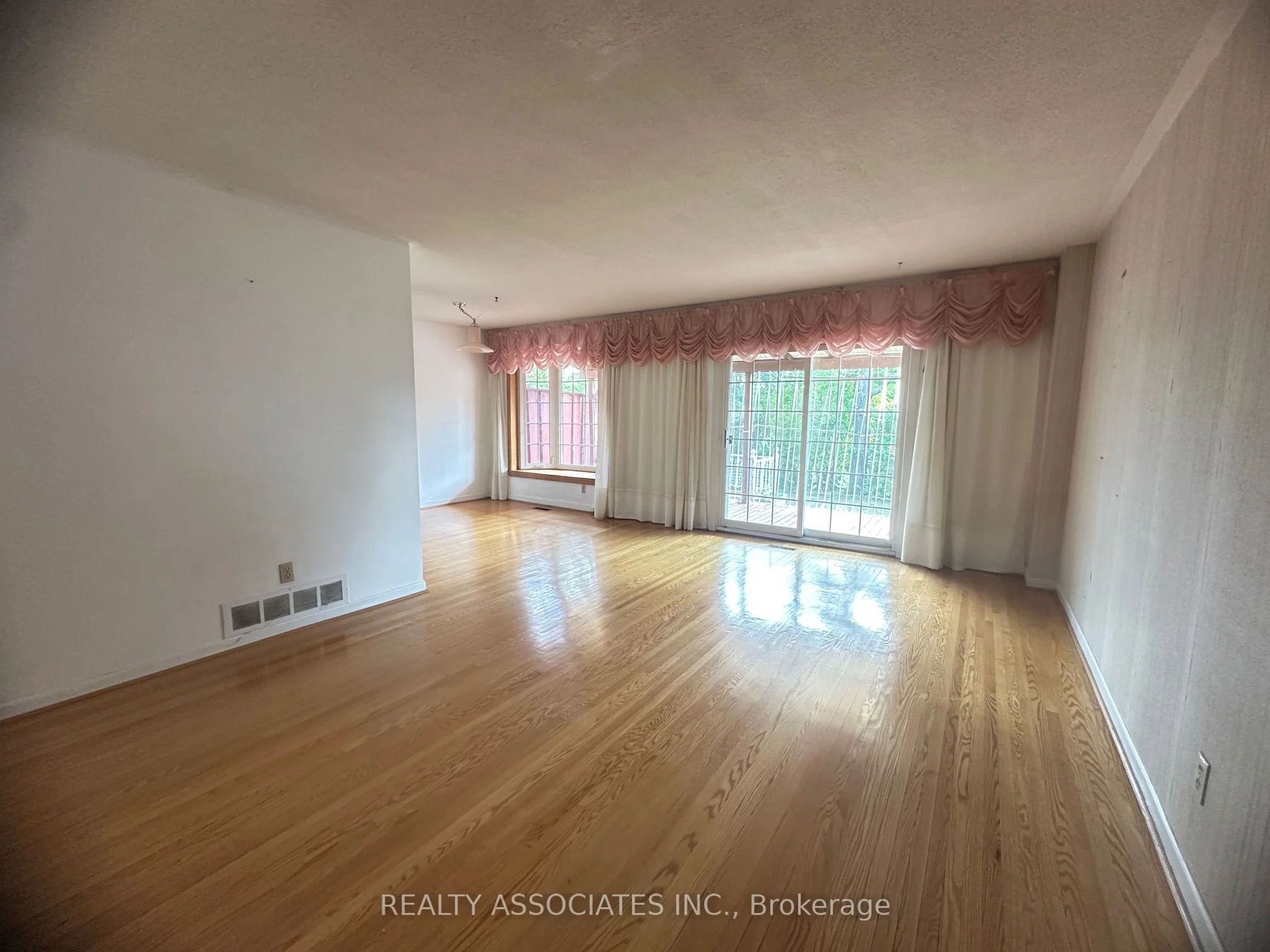 Semi-Detached in Toronto