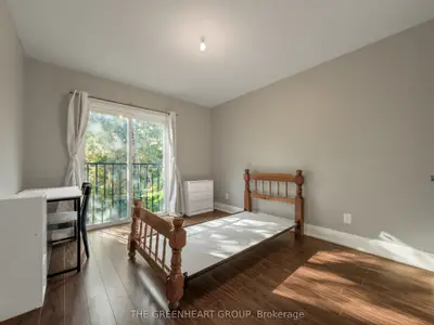 Att/Row/Townhouse in Toronto