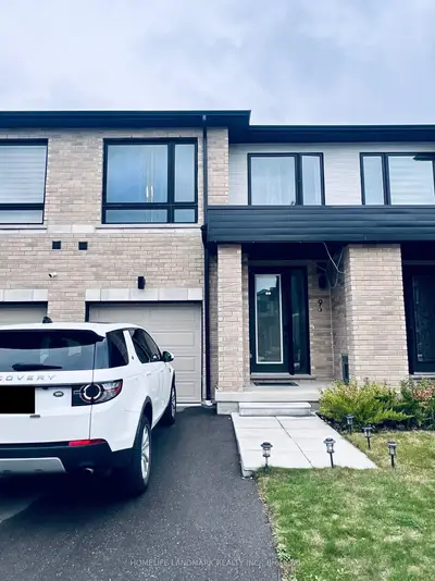 Att/Row/Townhouse in Whitby