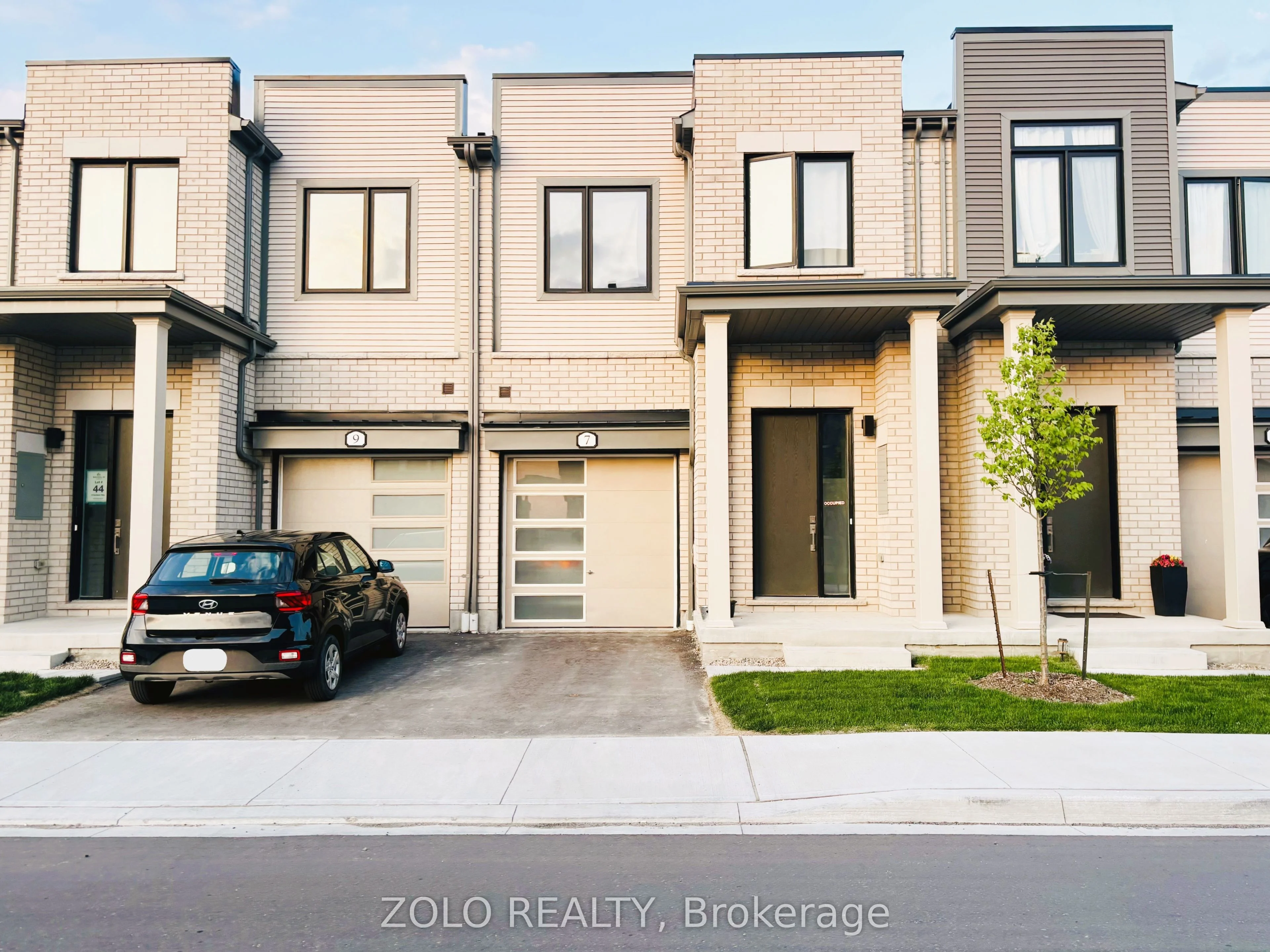 Att/Row/Townhouse in Whitby