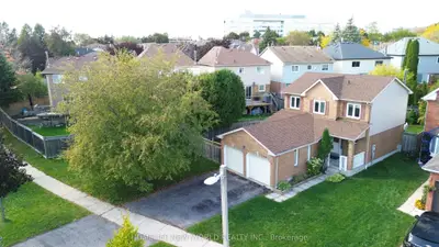 Detached in Whitby