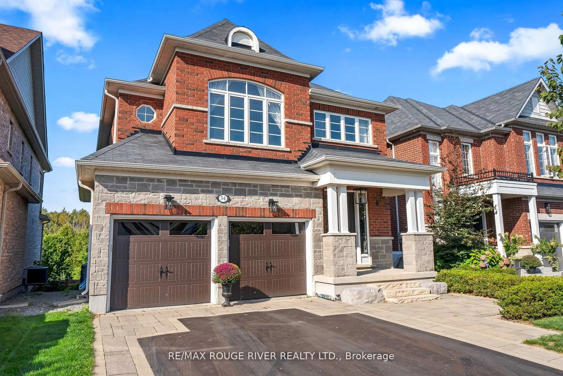 Detached in Whitby