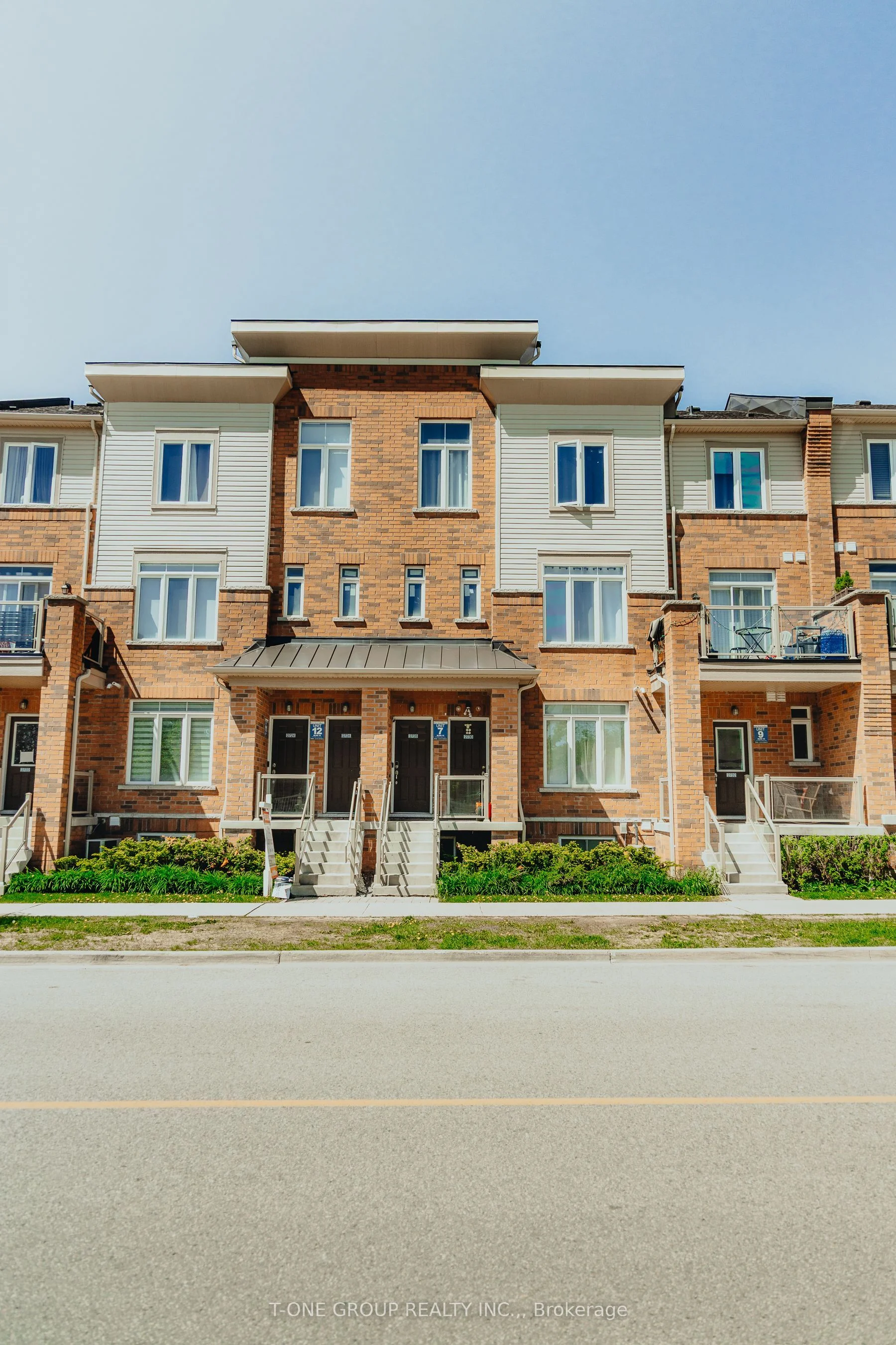 Condo Townhouse in Pickering