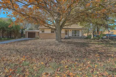 Detached in Whitby