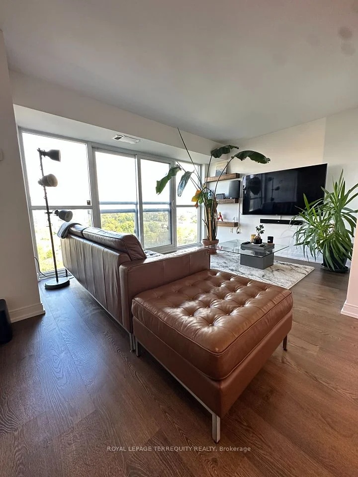 275 Village Green Square 1121, Toronto E07, ON M1S 0L8