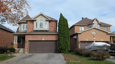 Detached in Whitby